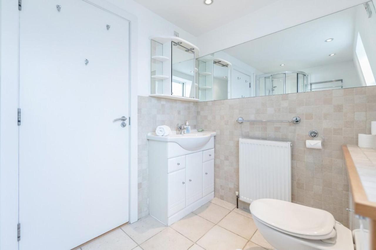 Beautiful 1 Bedroom Apartment In Victoria London Bagian luar foto