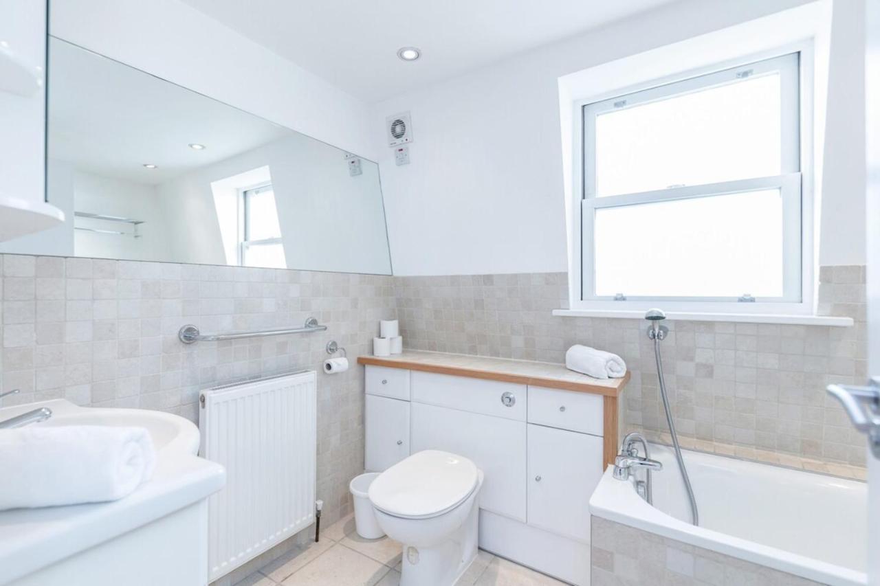Beautiful 1 Bedroom Apartment In Victoria London Bagian luar foto