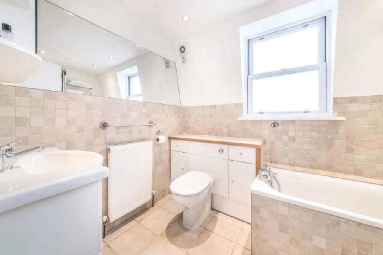 Beautiful 1 Bedroom Apartment In Victoria London Bagian luar foto